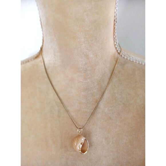 Delicate Natural Seashell 18" Pendant Necklace Beach Ocean Jewelry Gift Coastal - Picture 1 of 6